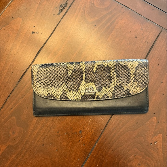 ShakeSkin Coach Wallet Used - Picture 1 of 8